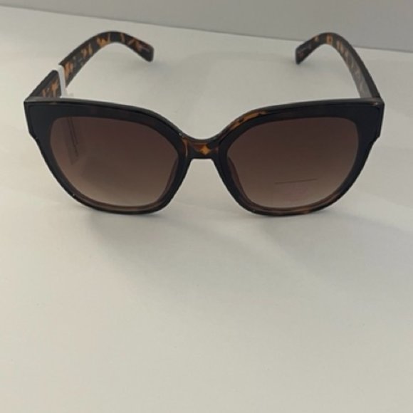 Isaac Mizrahi Live Women's Sunglasses - Picture 5 of 5